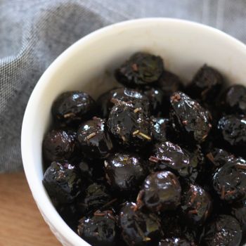 photo L'olive noire façon grecque aux herbes de Provence (par 300g)